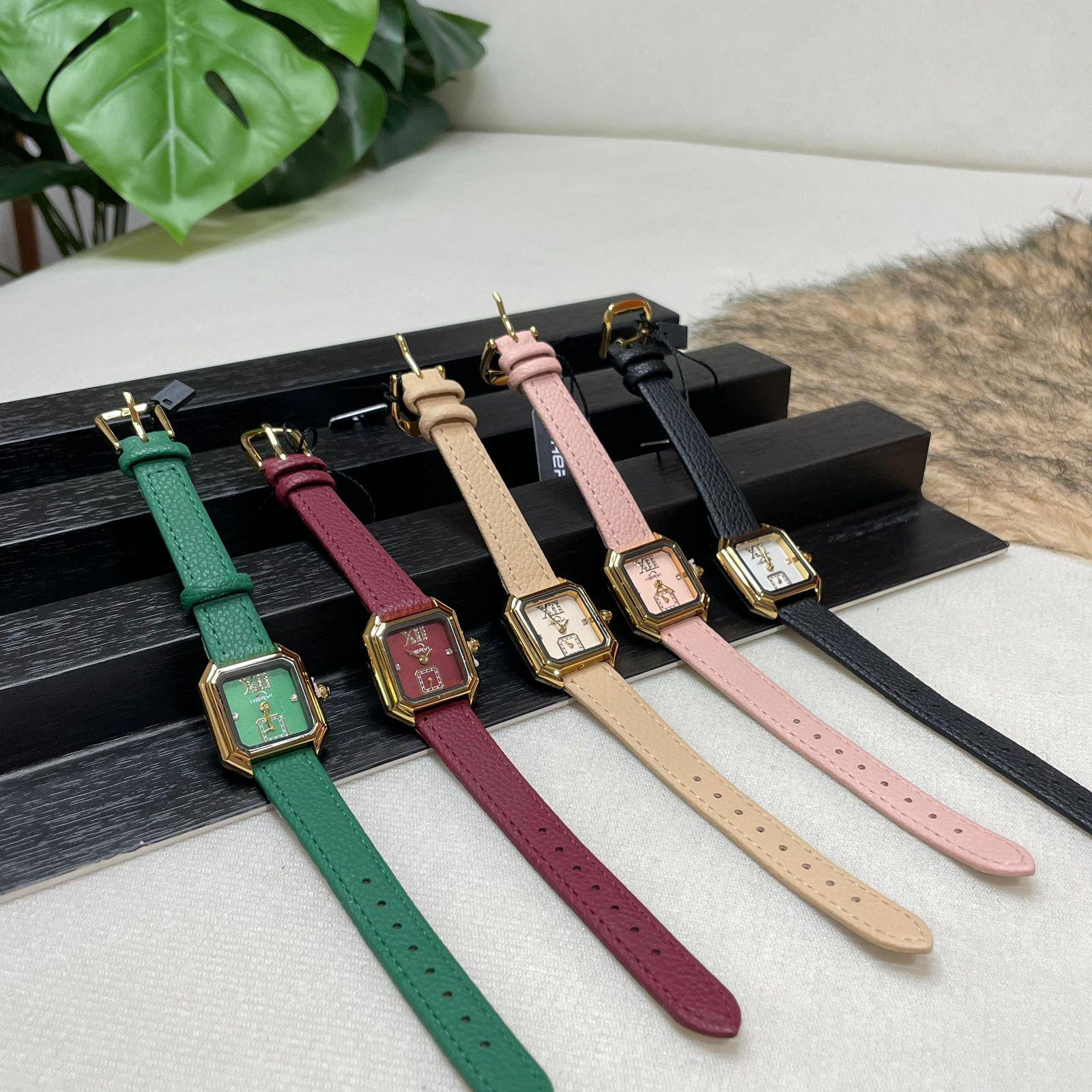 Montre Femme – Collection Rectangulaire Élégance Dorée